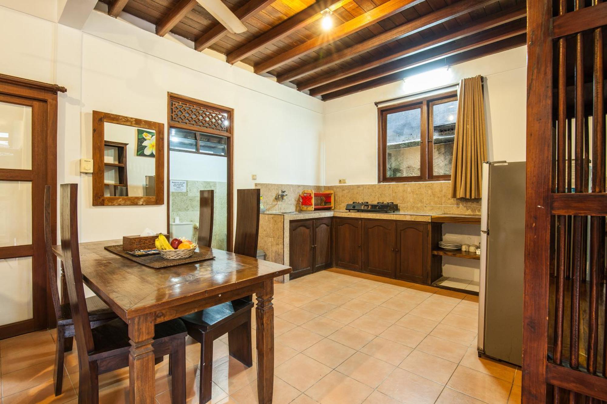 Villa 4-br Garden Legian 5-min Walk To And Shops Bali Seminyak (Bali)