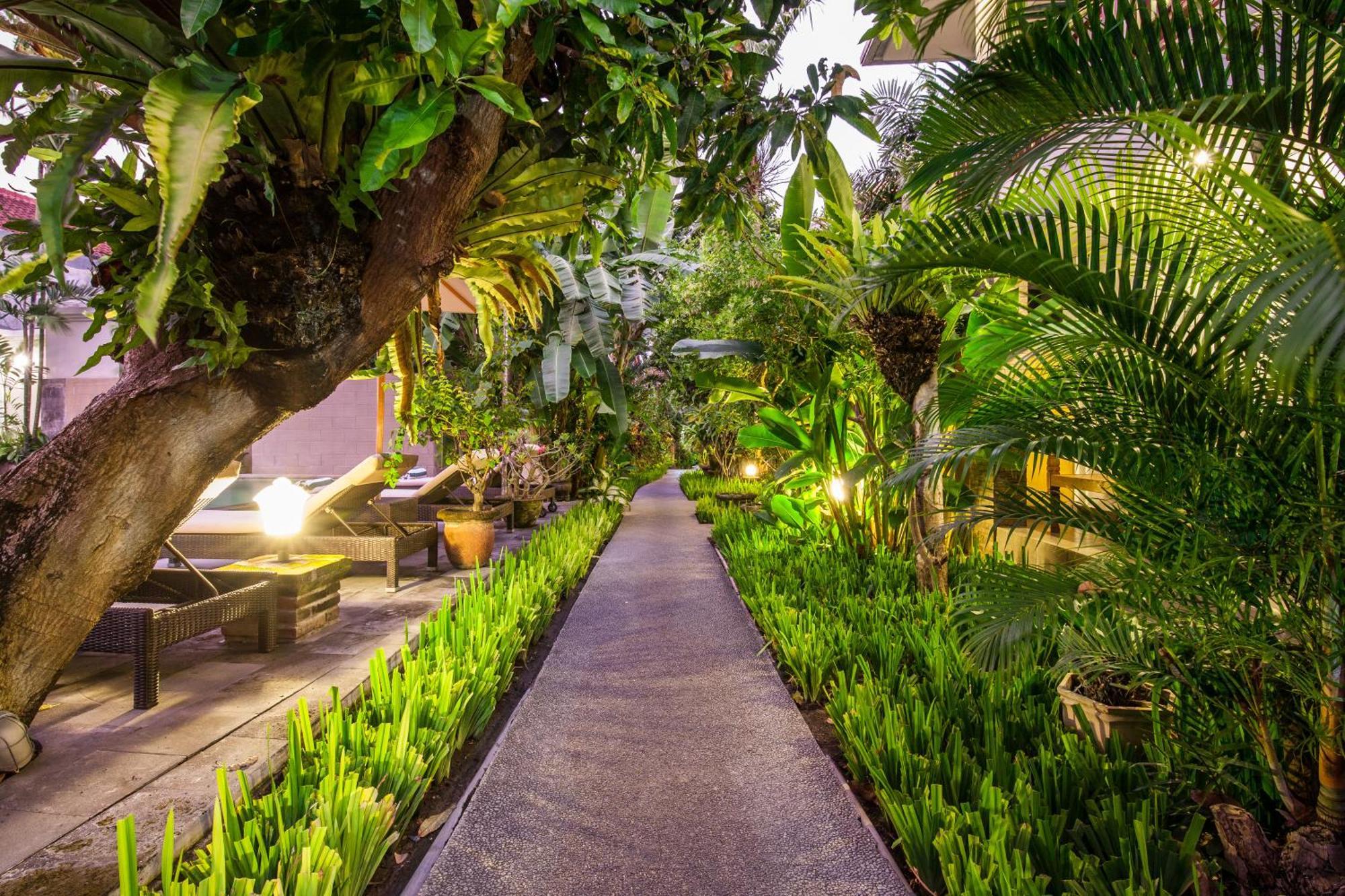 4-br Garden Legian 5-min Walk To And Shops Bali Villa *